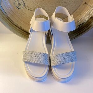 Woman’s Franco Sarto platform sandals, size 10.
Like new